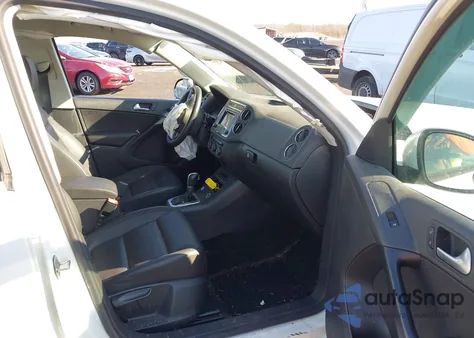 2016 Volkswagen Tiguan S from USA, damaged, VIN WVGAV7AX6GW603550